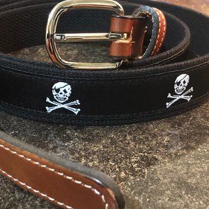 Skull and crossbones black and white men's belt